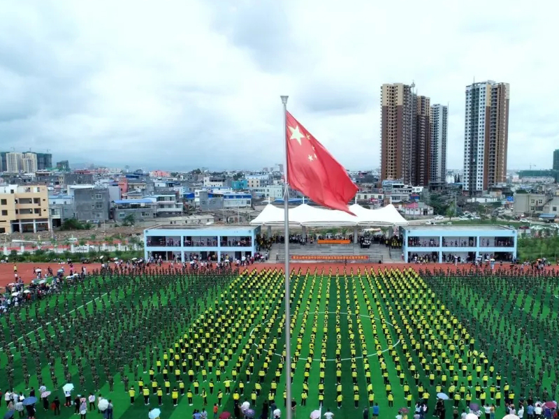 山师华清中学开学典礼校服效果1